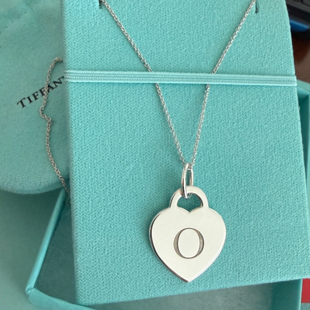 18” Tiffany & Co. Initial O Heart Tag Medium Pendant Necklace